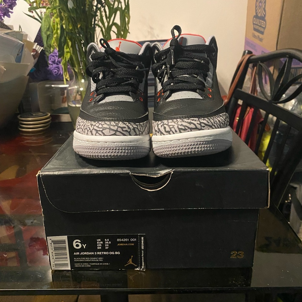 Air Jordan 3 Retro Kids Sneakers - Black and Gray